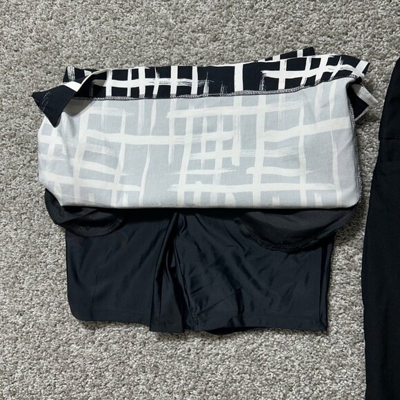 S.C.&Co. Womens Sz M 2-Pack Skorts Black & White Print Stretchy Rayon - Picture 6 of 11